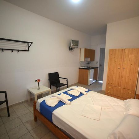 Anaxos Bay Rooms & Apartments Екстериор снимка